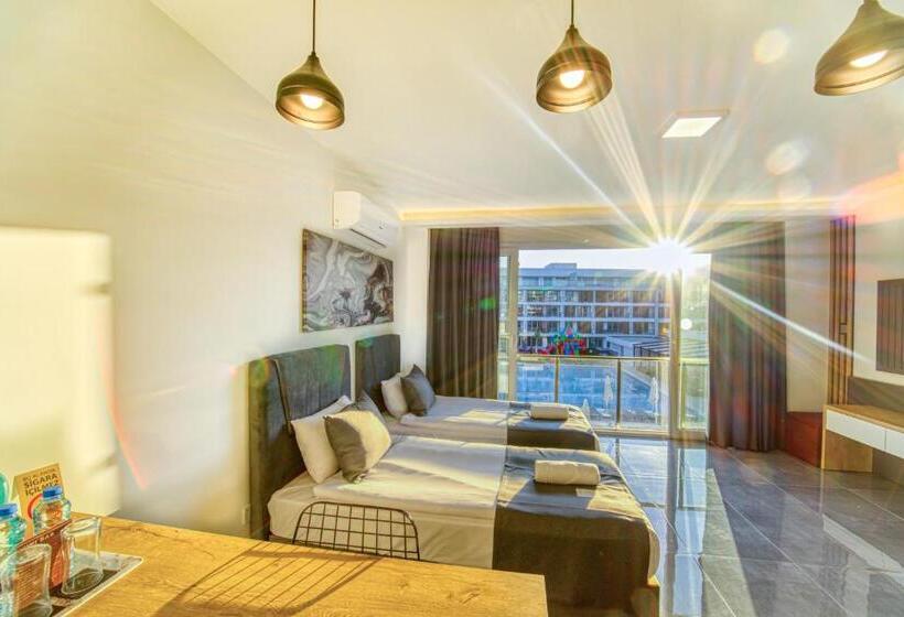 استودیو استاندارد با چشم‌انداز استخر, Courtyard Long Beach Holiday Resort