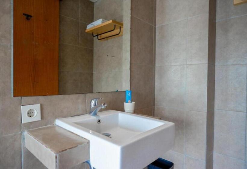 Люкс, Sans Hotel Ekkon Yogyakarta By Reddoorz