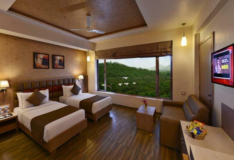 豪华房间, Sarovar Portico Sasangir
