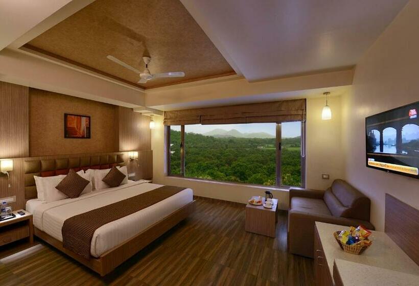 豪华房间, Sarovar Portico Sasangir