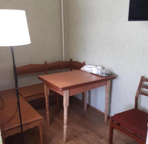 غرفة قياسية, Gostynnyi Dvir