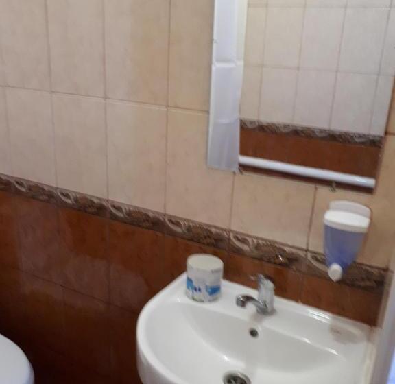 غرفة قياسية, Gostynnyi Dvir