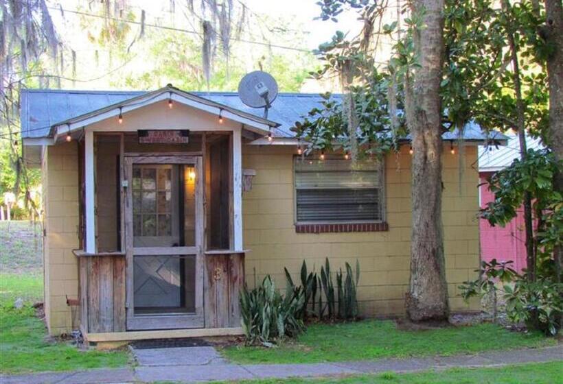标准间, The Yearling Cabins