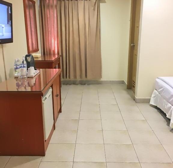 Трехместный Номер Deluxe, Harbour View Hotel Sekinchan