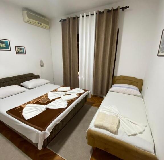 اتاق کلاسیک سه تخته, Studio Rooms Moncherie