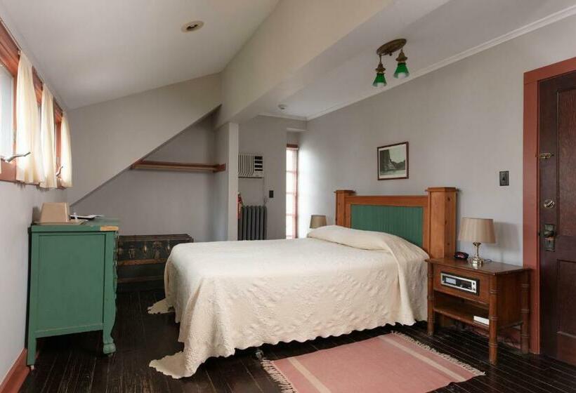 Номер Стандарт, Lakeside Inn