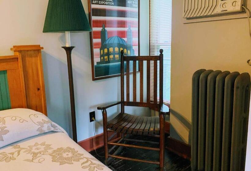 Номер Стандарт, Lakeside Inn