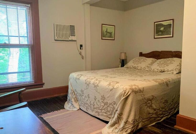 Номер Стандарт, Lakeside Inn