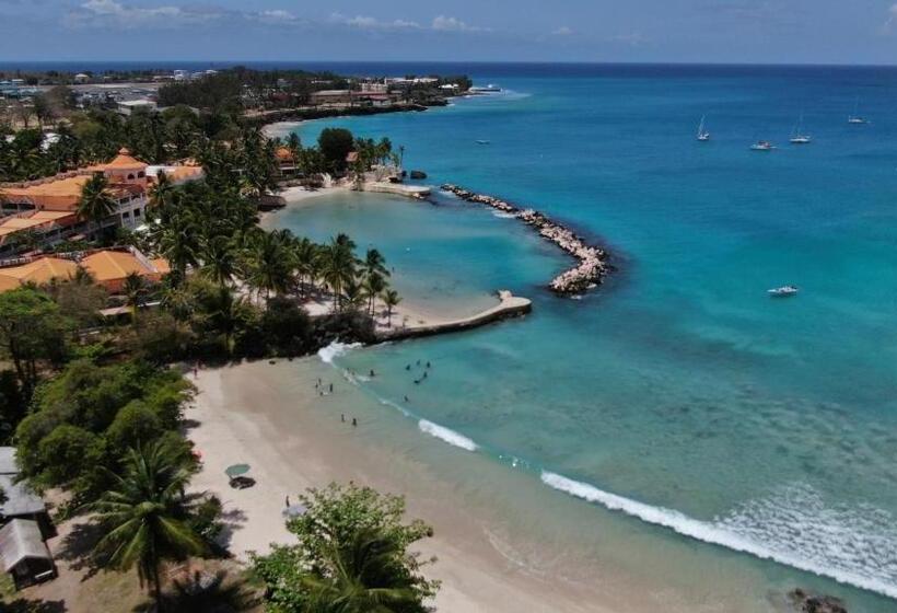 استودیو استاندارد با چشم‌انداز باغ, Carolina Point Resort