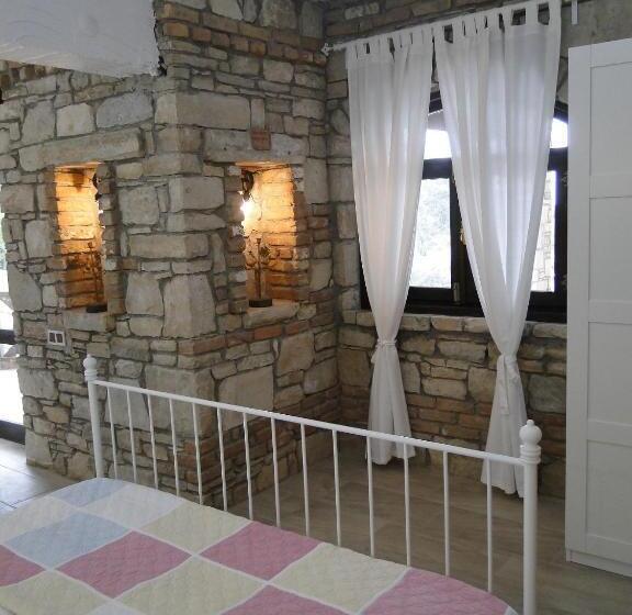 Номер Deluxe, The Stone Castle Boutique