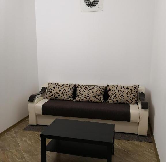 استودیوی استاندارد, Dnt House & Spa