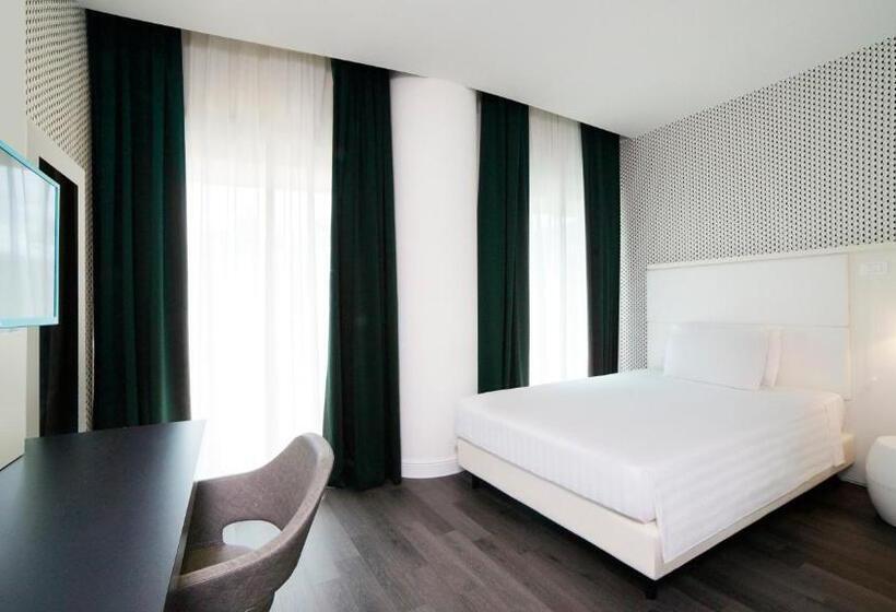 适合残疾人使用的标准间, Holiday Inn Nola   Naples Vulcano Buono, An Ihg