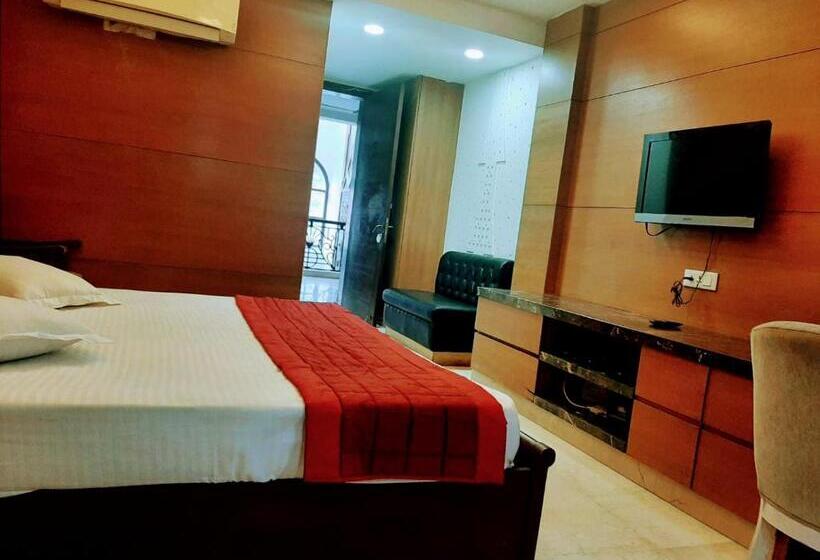 Номер Deluxe, Good Will Residency   Cyber City Gurgaon