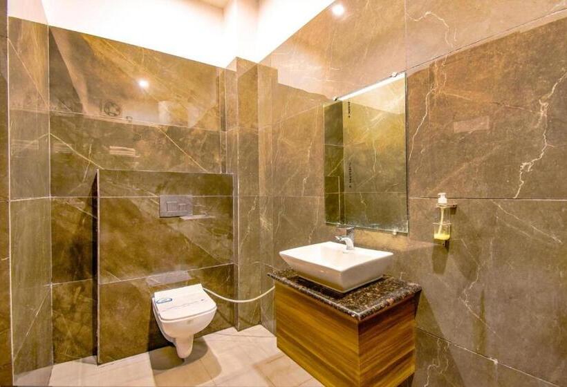 Номер Deluxe Кровать Кинг, Good Will Residency   Cyber City Gurgaon