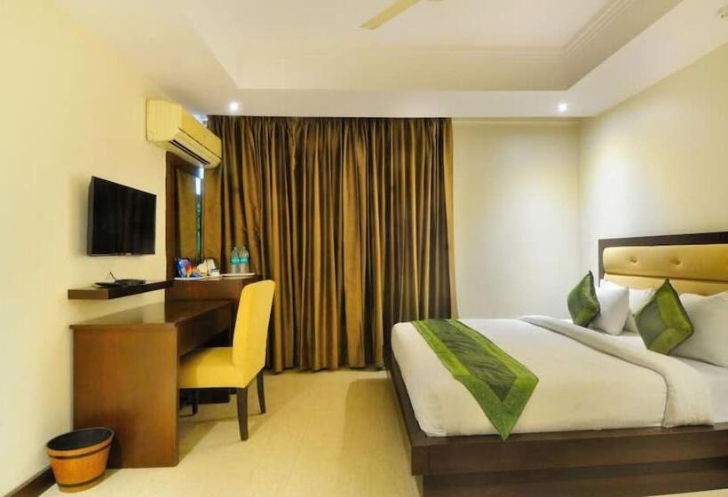 Deluxe Room, Zenith Hotel   Delhi Airport