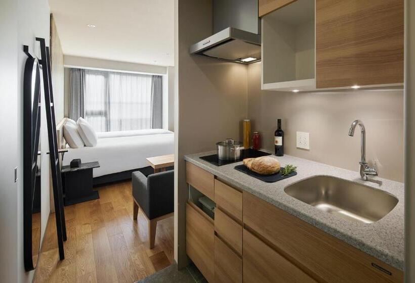 Студия Superior, Oakwood Hotel Oike Kyoto