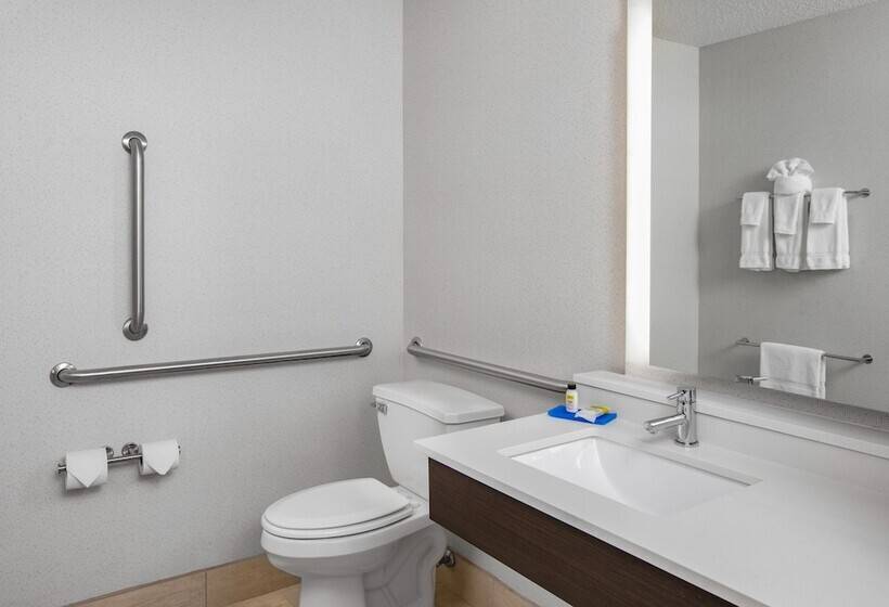 Люкс Адаптированный для Инвалидов, Holiday Inn Express Hotel & Suites Altoona Des Moines, An Ihg