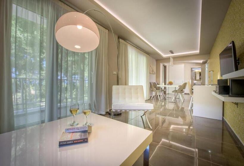 Королевский Люкс, Koukounaria Hotel & Suites