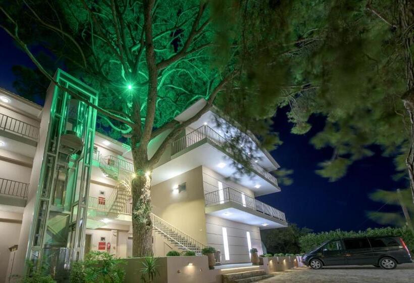 Королевский Люкс, Koukounaria Hotel & Suites
