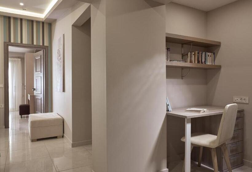 Люкс Сеньор, Koukounaria Hotel & Suites