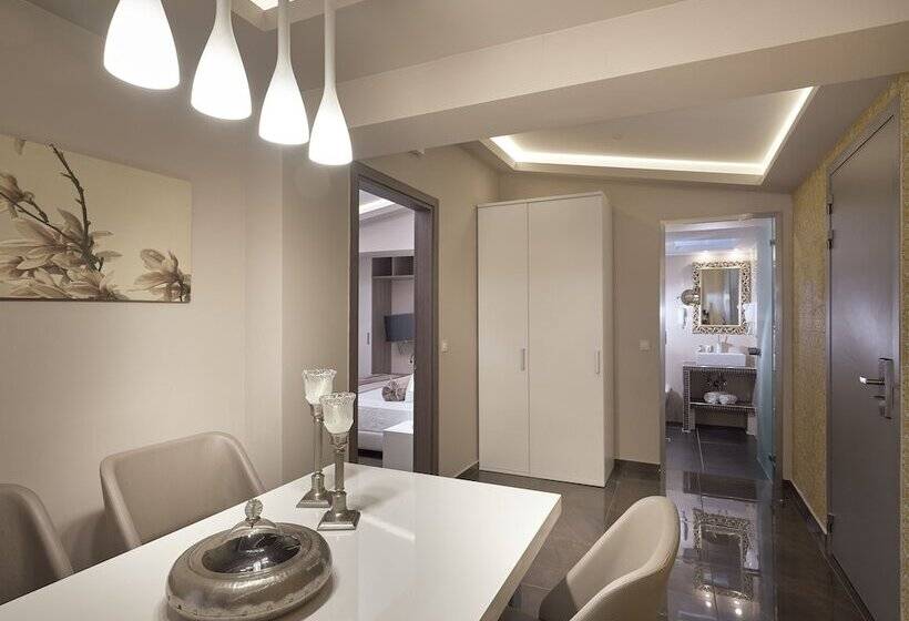Королевский Люкс, Koukounaria Hotel & Suites