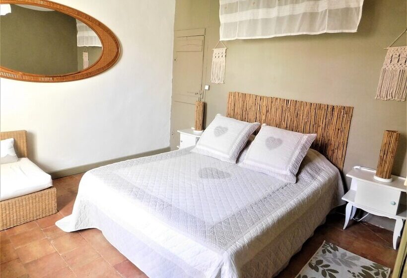 Номер Стандарт Трехместный, Prieuré Saint Louis Maison D Hôtes