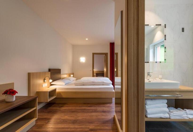 Четырехместный Номер Deluxe, Alpin Hotel Gudrun