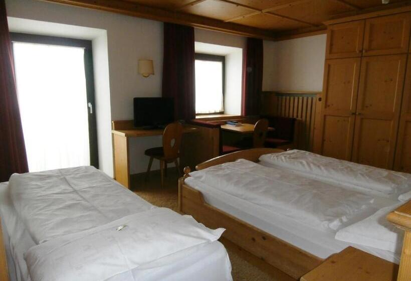 Четырехместный Номер Стандарт с Балконом, Piccolo Hotel Gurschler