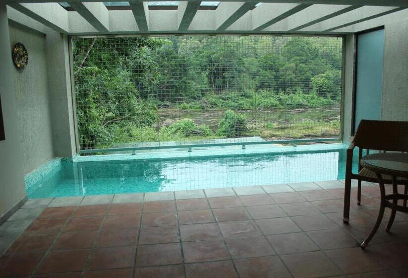 Люкс с Бассейном, Niraamaya Retreats Samroha Athirappilly