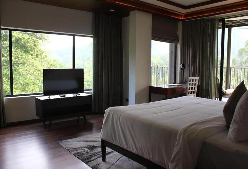 Президентский Люкс, Niraamaya Retreats Samroha Athirappilly