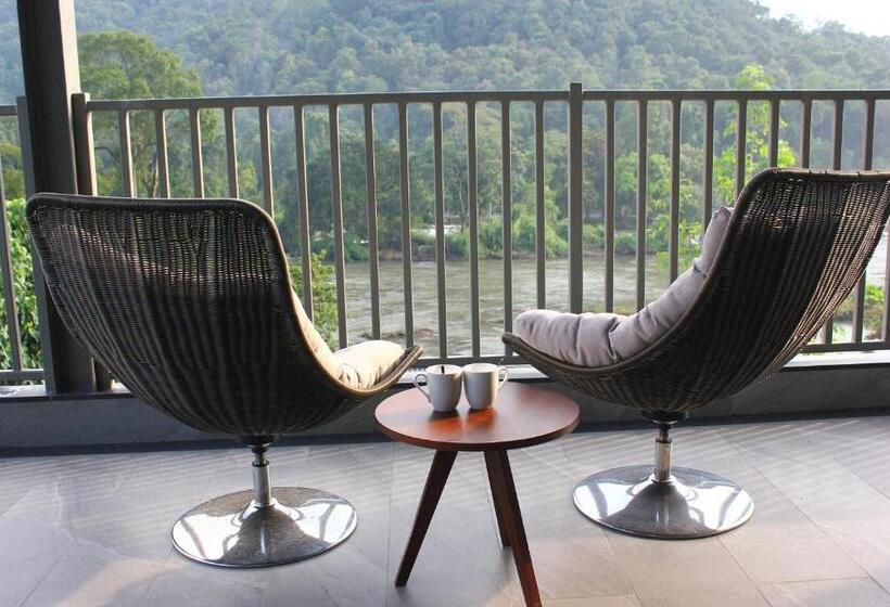 Президентский Люкс, Niraamaya Retreats Samroha Athirappilly