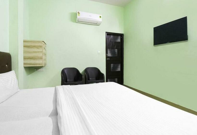 Трехместный Номер Классика, Vaccinated Staff  Oyo 79969 Flagship Night Inn
