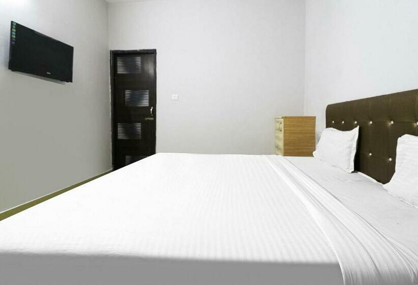 Трехместный Номер Классика, Vaccinated Staff  Oyo 79969 Flagship Night Inn