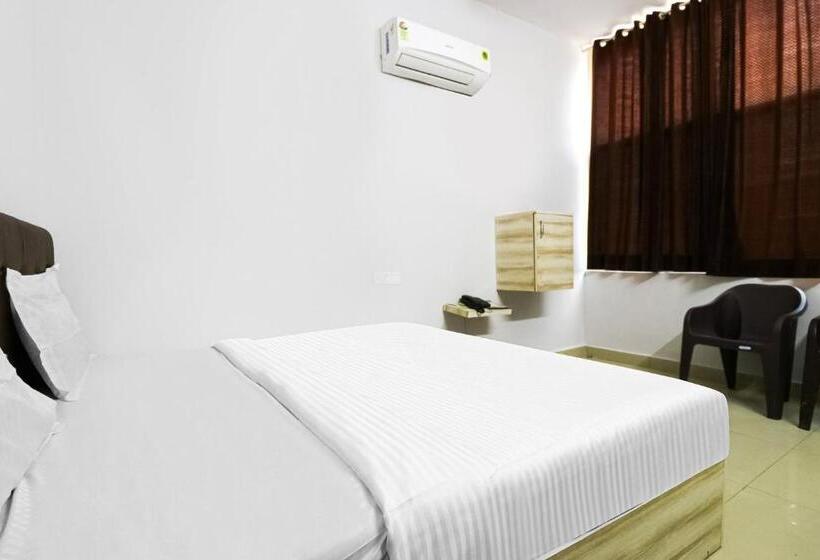Трехместный Номер Классика, Vaccinated Staff  Oyo 79969 Flagship Night Inn