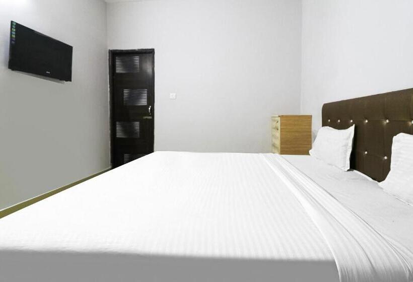 Трехместный Номер Классика, Vaccinated Staff  Oyo 79969 Flagship Night Inn