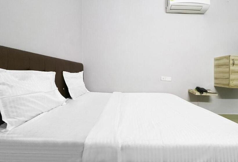 Трехместный Номер Классика, Vaccinated Staff  Oyo 79969 Flagship Night Inn