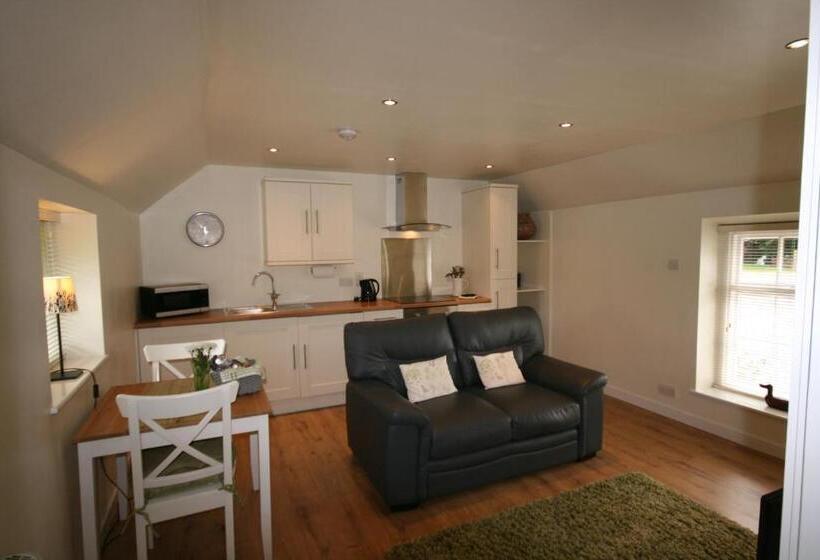 کلبه ییلاقی, Ardgarry Farm