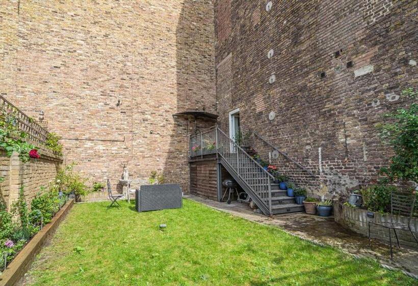 Номер Стандарт, House Close To Kings Cross