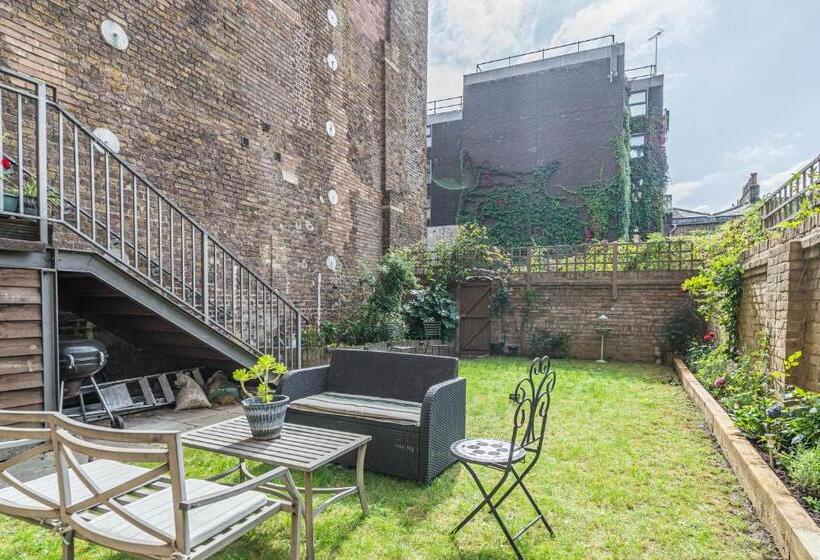 Номер Стандарт с Балконом, House Close To Kings Cross
