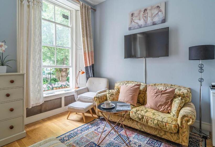 Номер Стандарт, House Close To Kings Cross