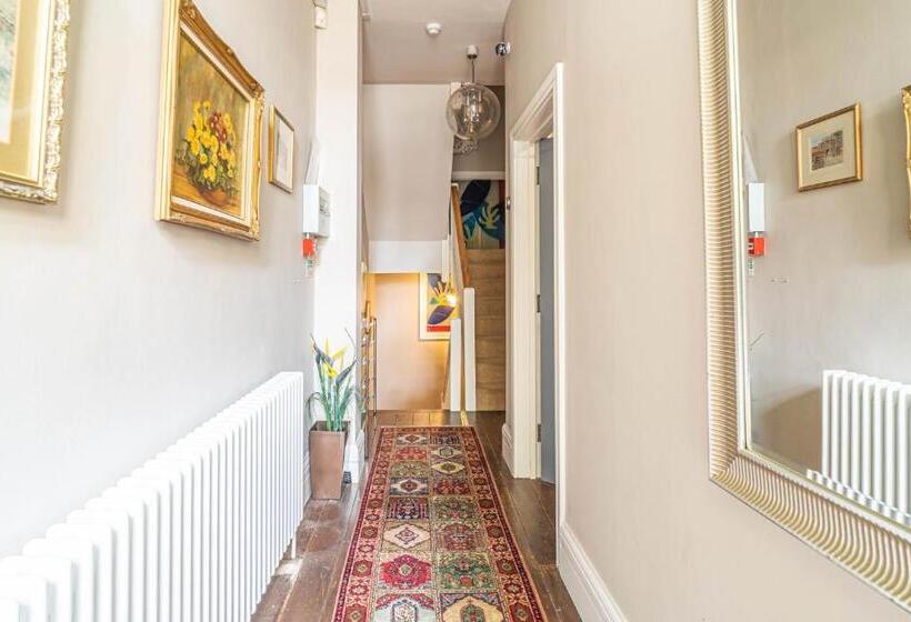 Номер Стандарт с Балконом, House Close To Kings Cross