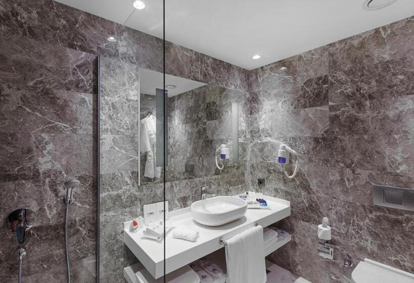 اتاق استاندارد با چشم‌انداز دریا, Delta Hotels By Marriott Bodrum