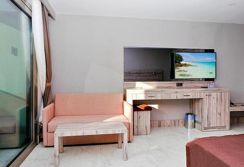 اتاق استاندارد با بالکن و چشم‌انداز دریا, Delta Hotels By Marriott Bodrum