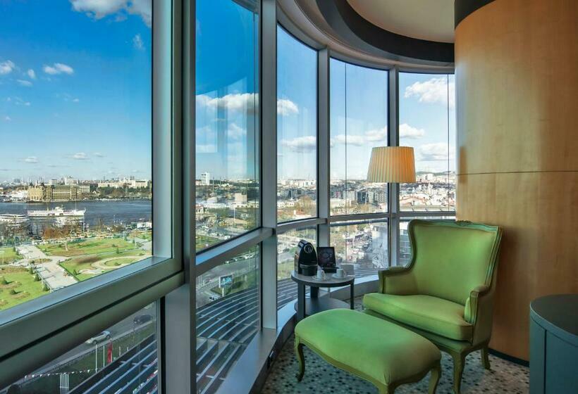 キングサイズベッドのスタンダードルーム, Doubletree By Hilton Istanbulmoda