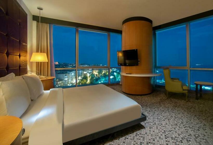 スイート（家族用）, Doubletree By Hilton Istanbulmoda
