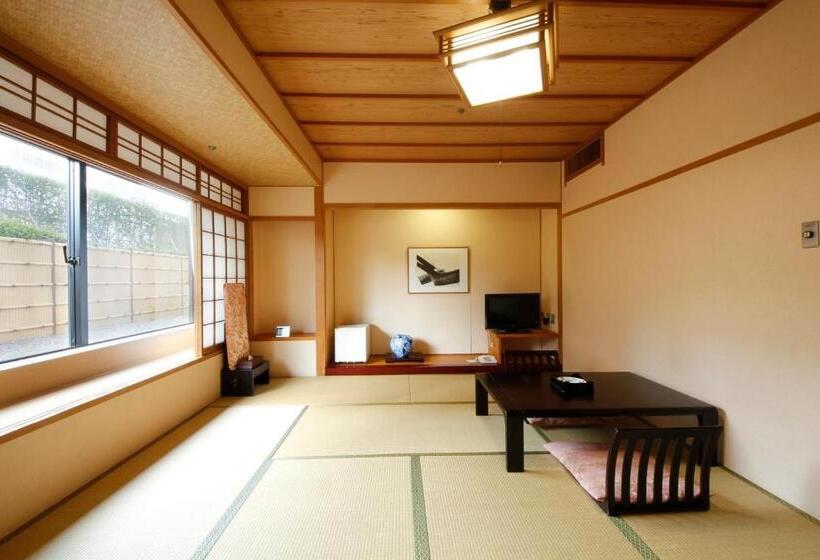 Номер Стандарт, Hiroshima Garden Palace