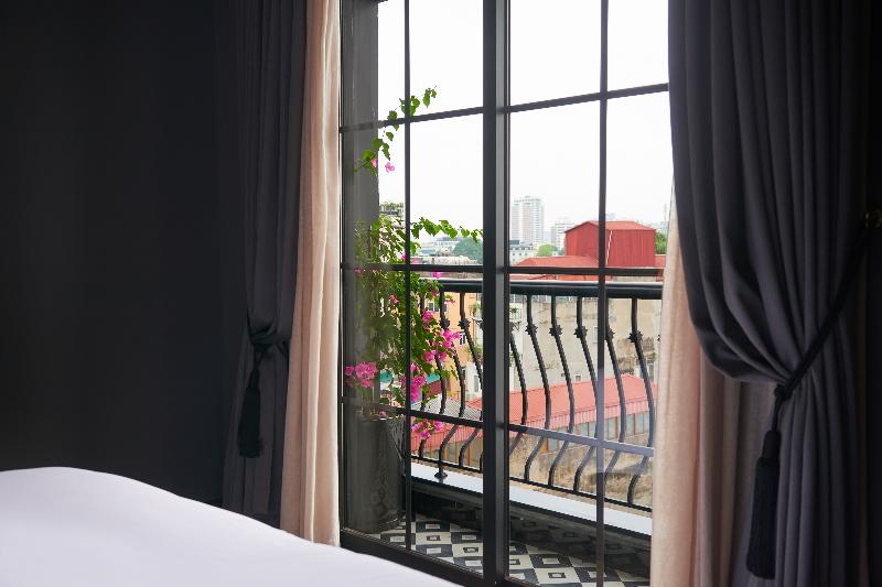 اتاق اجرایی, La Siesta Premium Hang Be