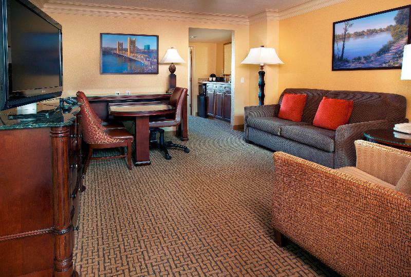 강 전망 스위트, Embassy Suites By Hilton Sacramento Riverfront Promenade