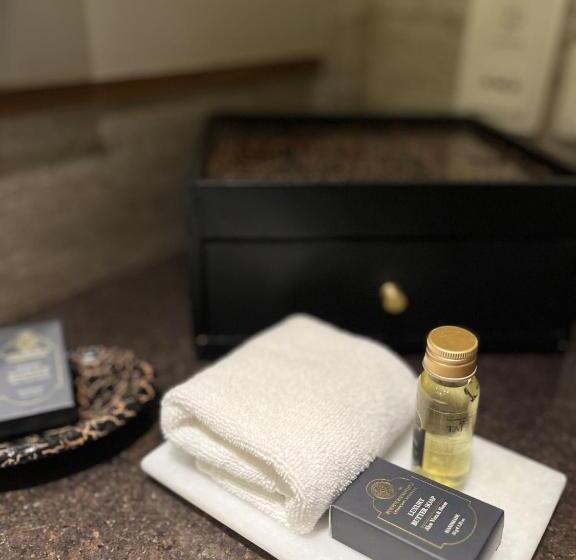 Deluxe Suite, Taj City Centre New Town