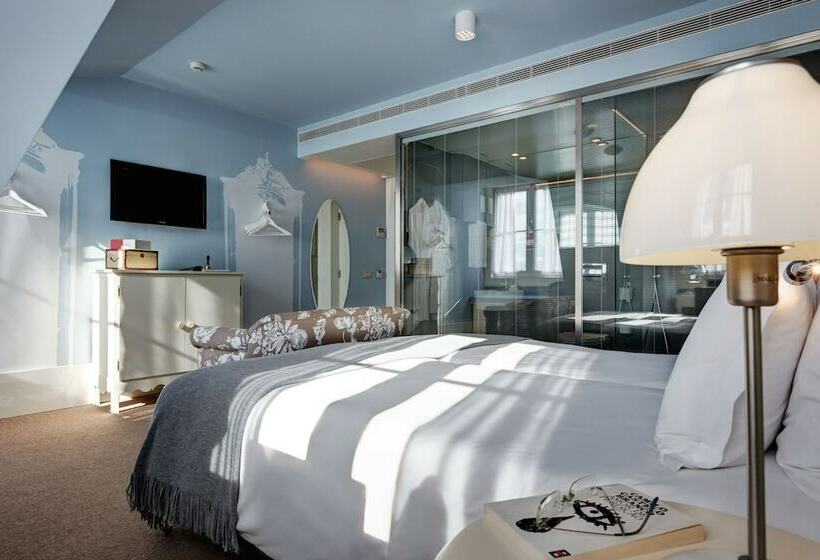 Quarto superior vista rio, Lx Boutique